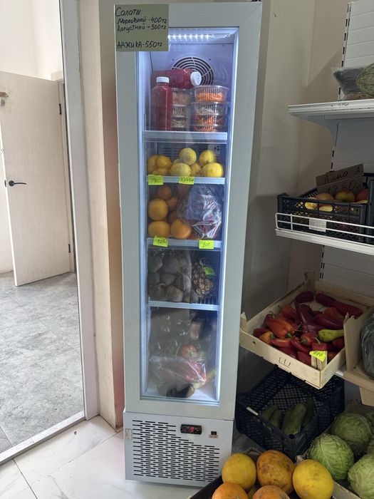 Холодильник ветриной