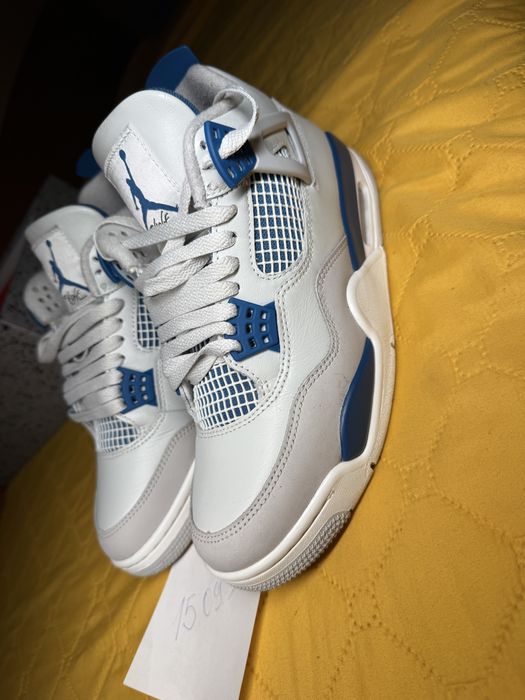 Jordan 4 Retro “Military Blue” (2024)