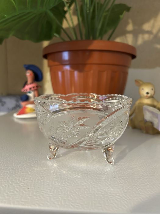 Вазочка и конфетницы на ножке.