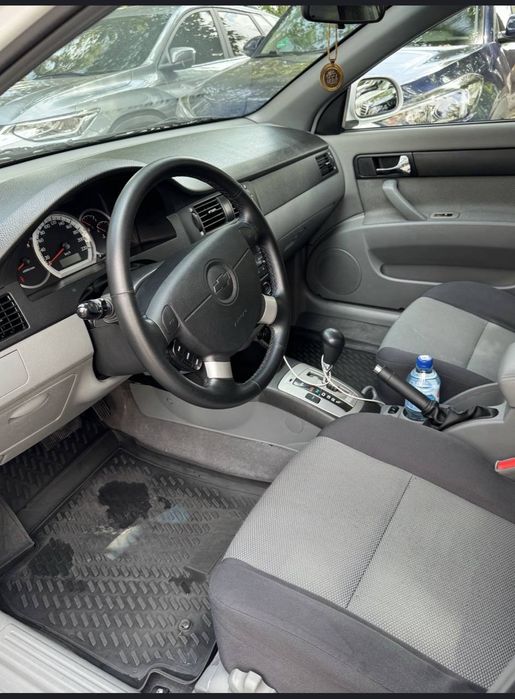 Lacetti sotiladi