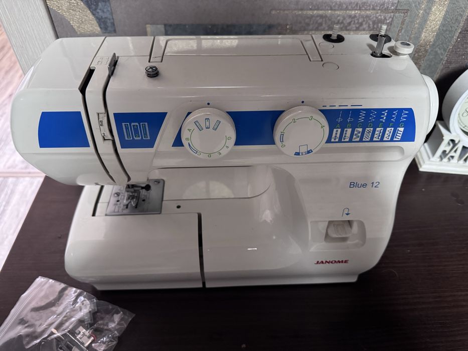 Швейная машинка janome