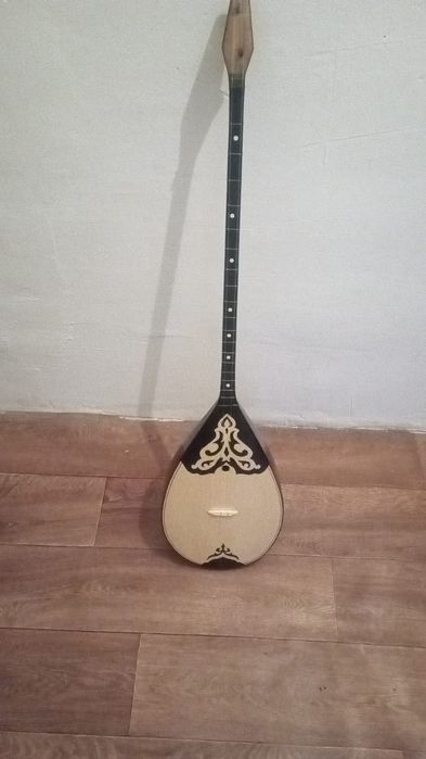 Домбра в хорошем состояни