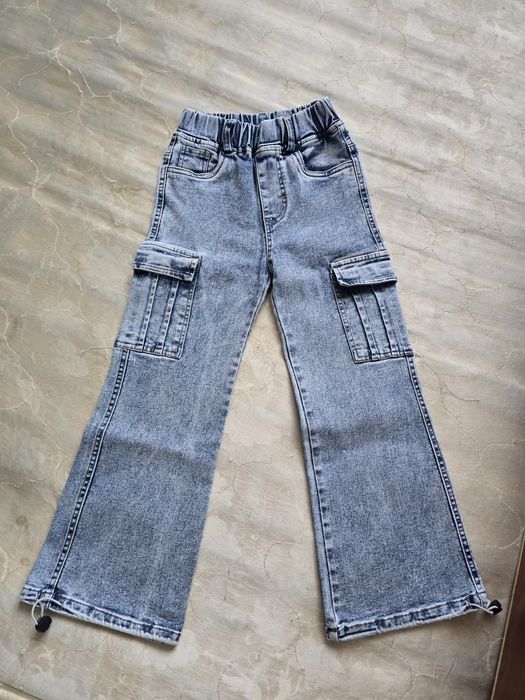 Продам детские джинсы.