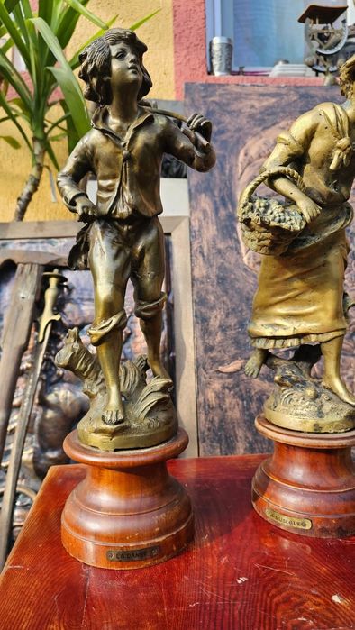Două vechi statuiete din bronz Semnate
