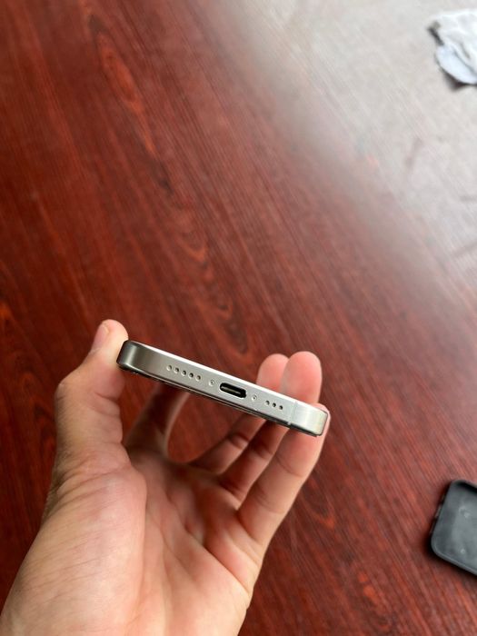 Iphone 15 pro white