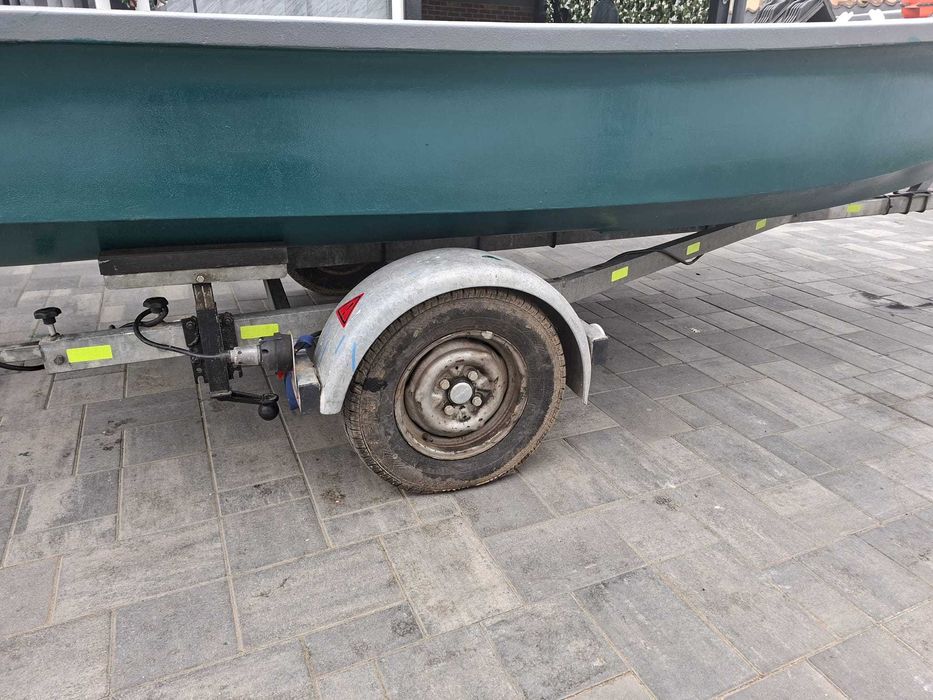 Vând barca+motor+peridoc