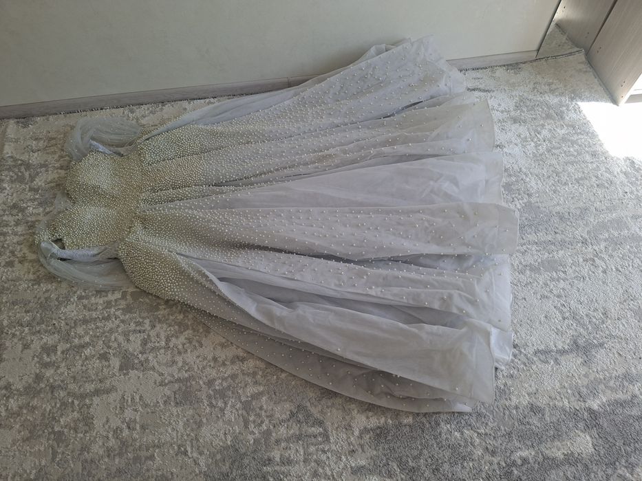 Kelin ko'ylak sotiladi