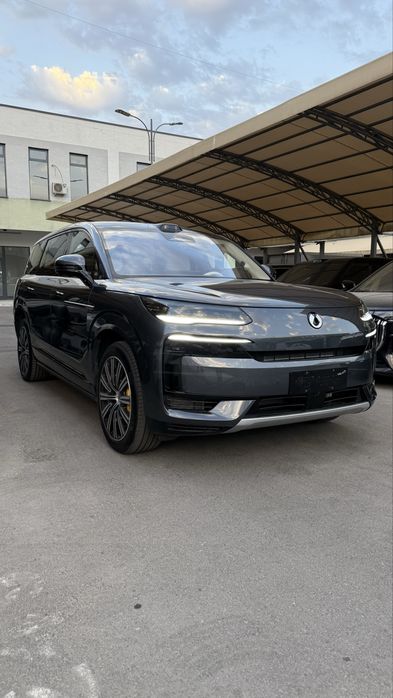 Denza N9 Full с пробегом 1800км в идеальном состоянии