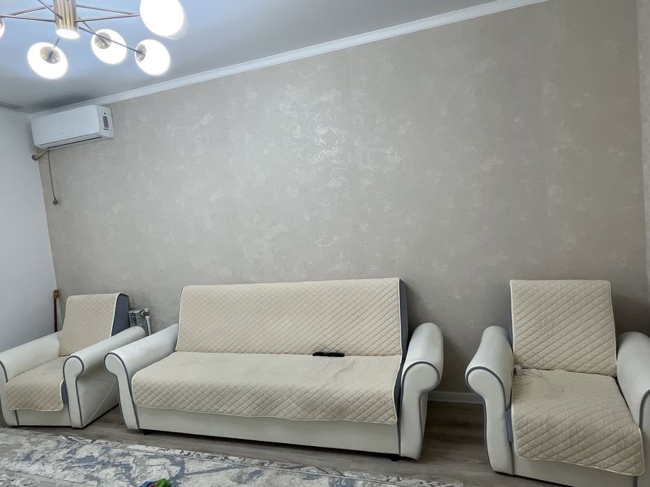 Продам диван с креслами