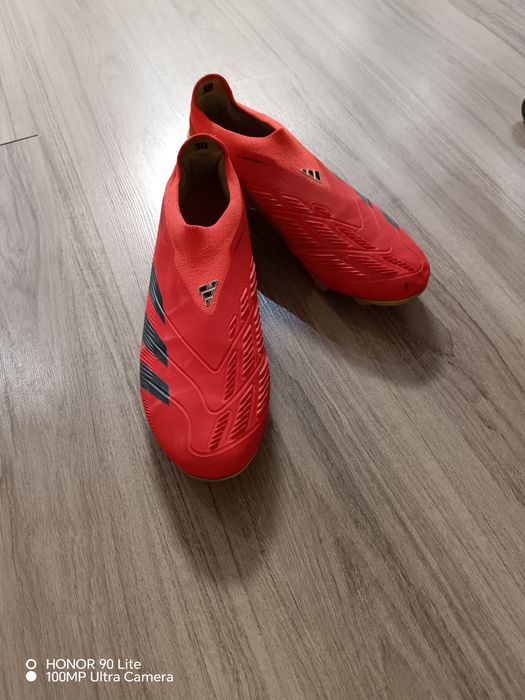 Продам футбольные бутсы