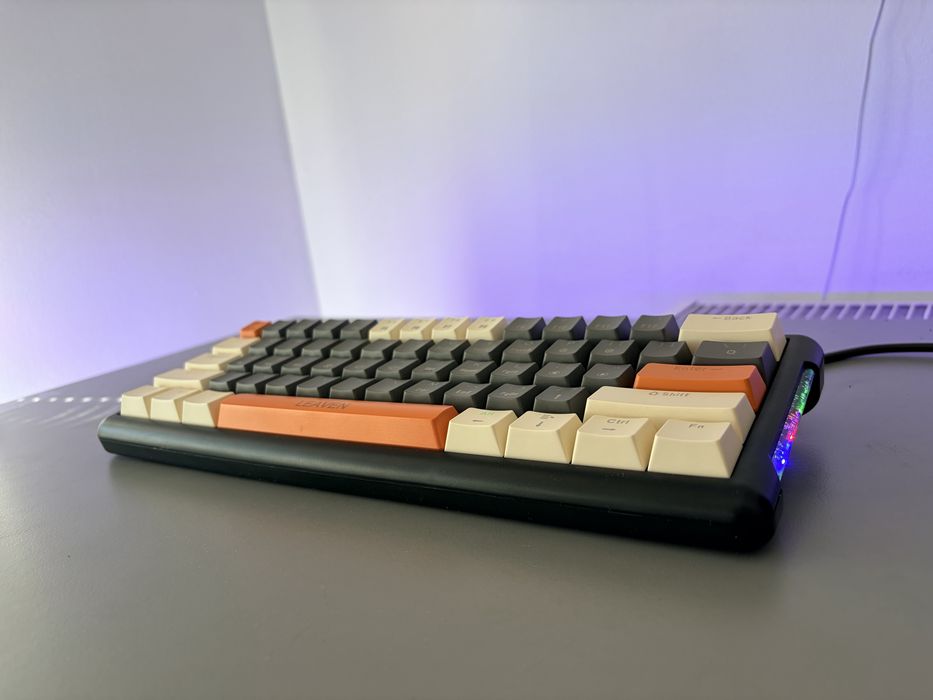 Vand tastatura Leaven cu RGB NOUA!