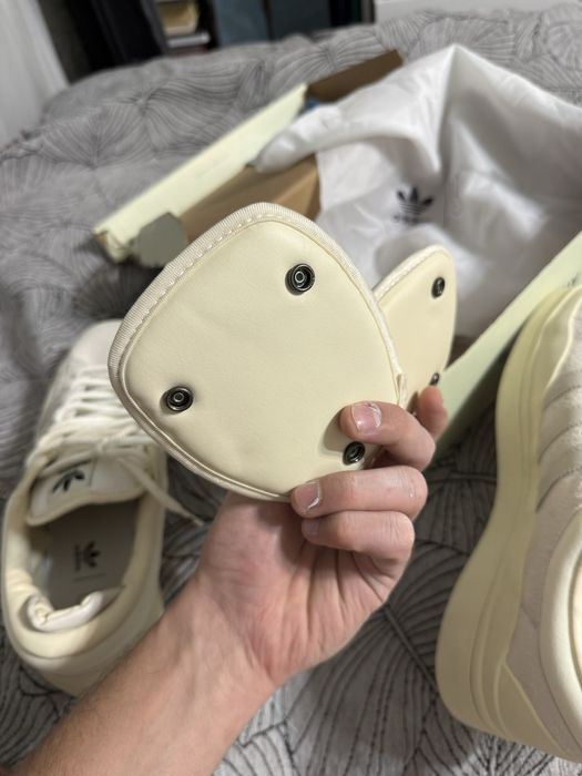 Новые кроссовки Adidas Bad Bunny