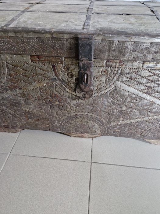 Сундуки национальные.