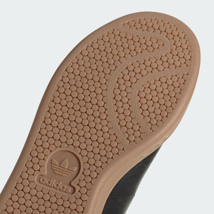 Adidas original Amerikadan keltirilgan USA razmeri 6 ,Euro razmeri 38.