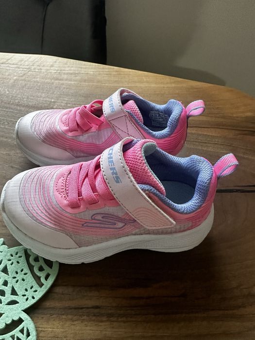 Маратонки за момиче skechers