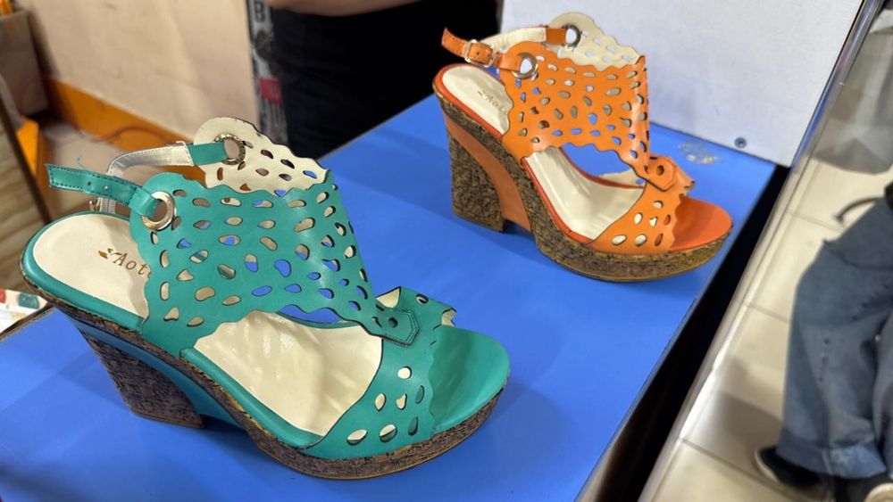 Продам новые босоножки 38 размера