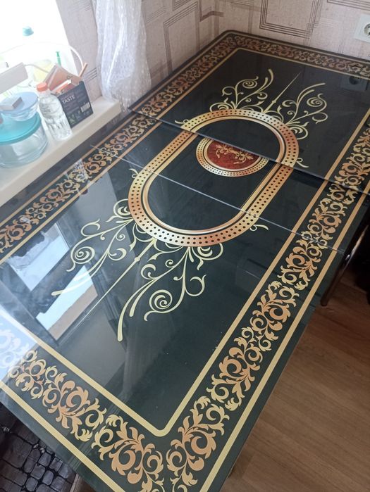 Стол в идеальном состоянии