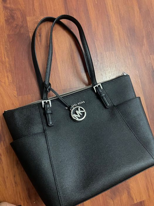 Vand Geanta Michael Kors ca noua