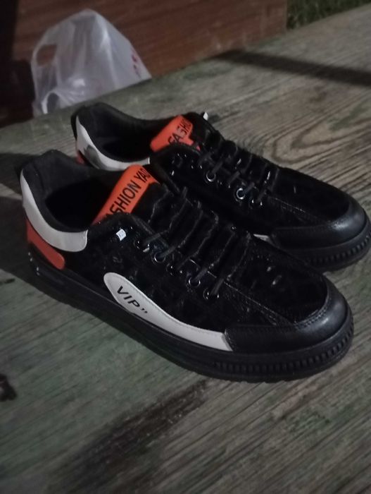 Крутые кроссовки 43 р. новые