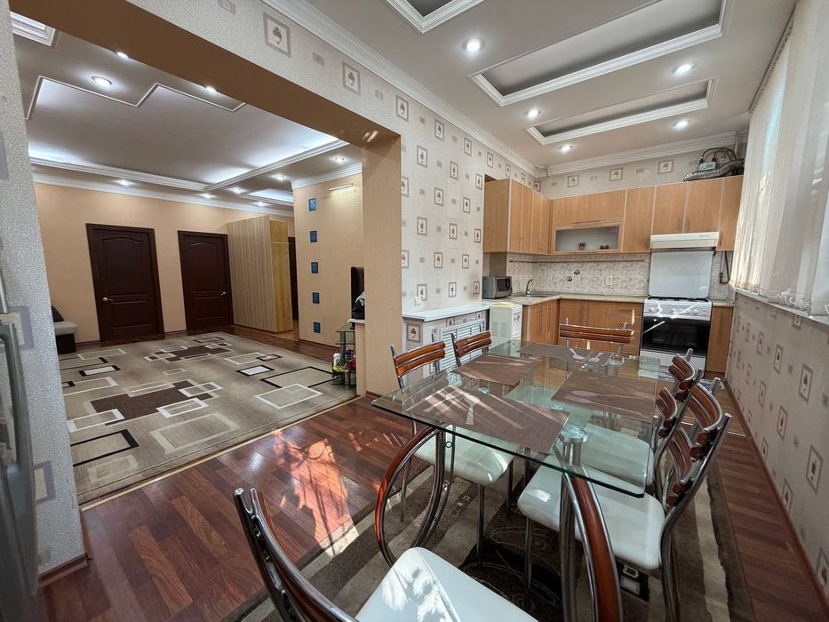 Продается 3х ком квартира, ориентир: гостиница Россия, 74м²