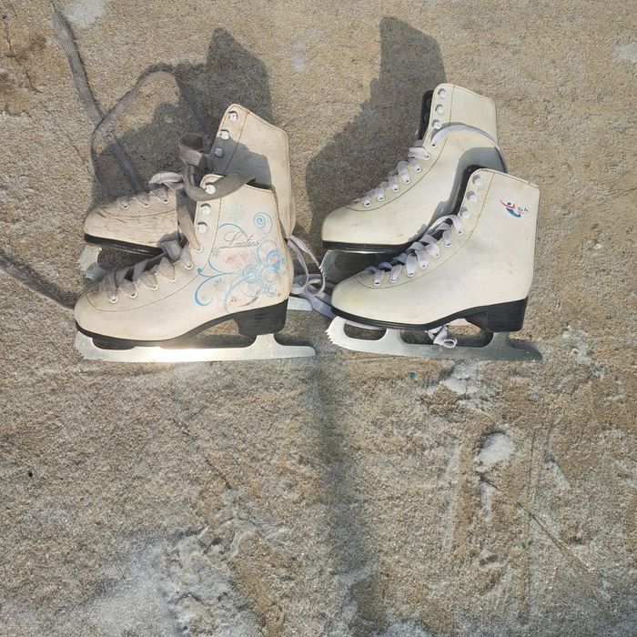 Коньки женские фигурные
