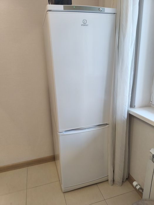 Холодильник INDESIT