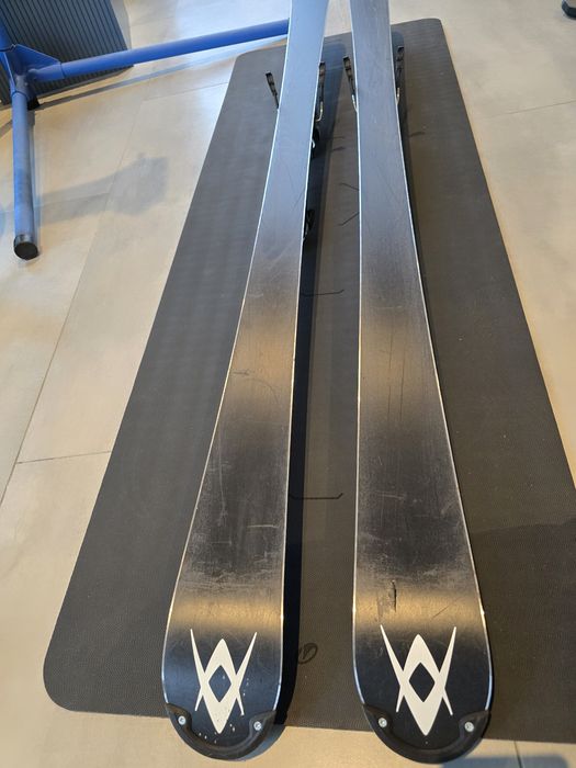 Schiuri Völkl Unlimited AC 7.4 170cm, folosite, stare bună