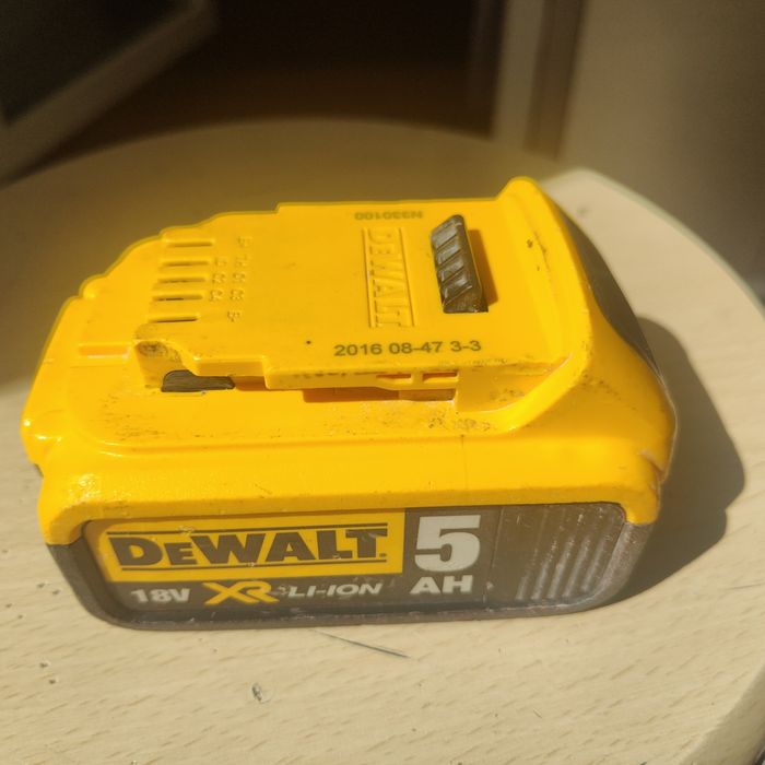 Acumulator DEWALT 18v 5 ah original.