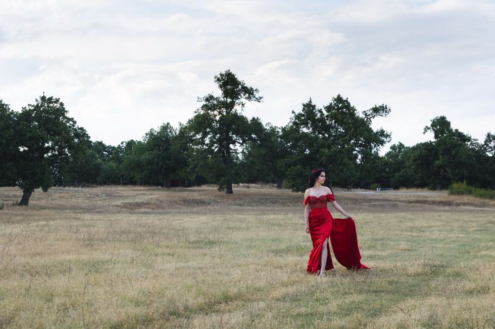 Червена официална рокля