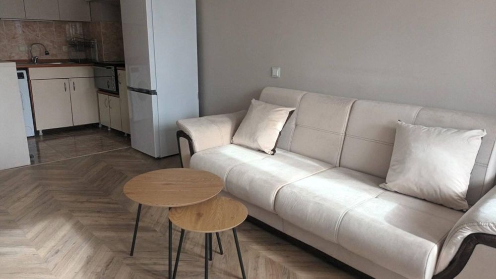 Дава се под наем Двустаен апартамент в Бургас, Славейков - 50 кв.м за 408 € - Снимка #1