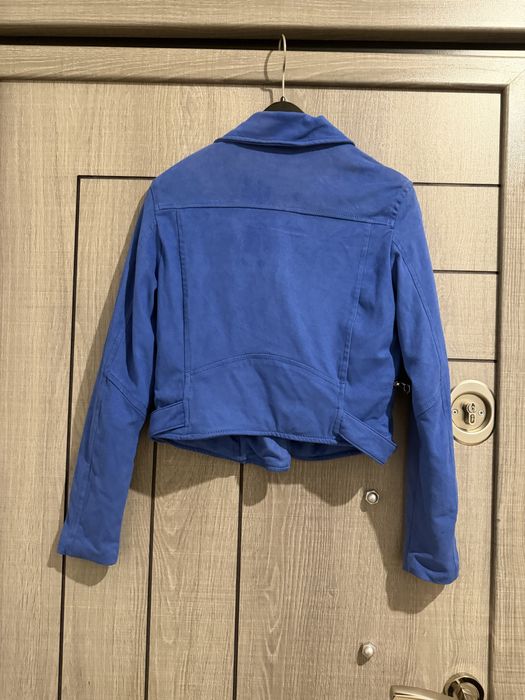 Продавам три дамски елека и яке