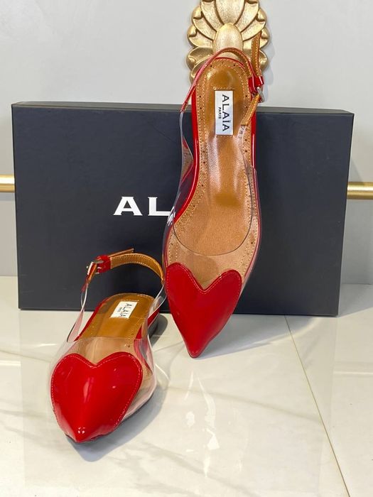 Нови обувки Alaia със сърца