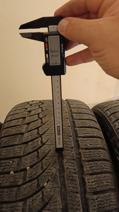 Продавам зимни гуми nokian 245/45/18 2018 g dot