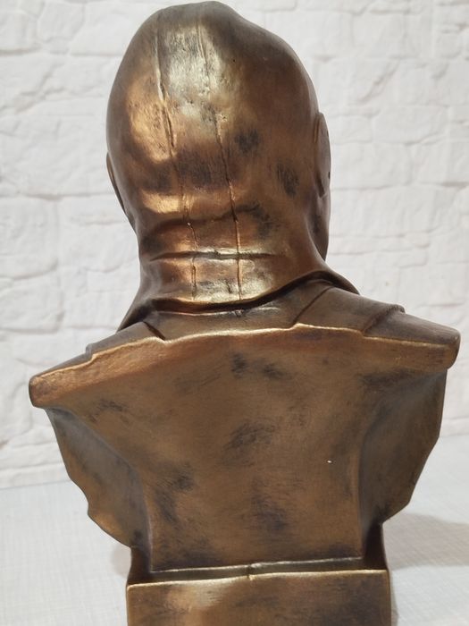 Бюст Юрий Гагарин