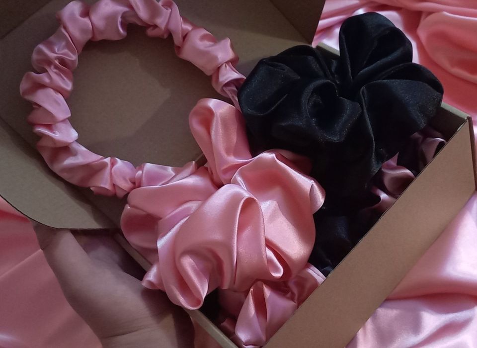 Satin BOX/Кутия със сатенени аксесоари