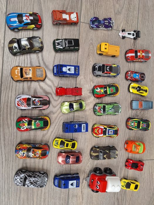 Hot wheels писти и коли. Lightning McQueen коли (Макуин светкавицата)