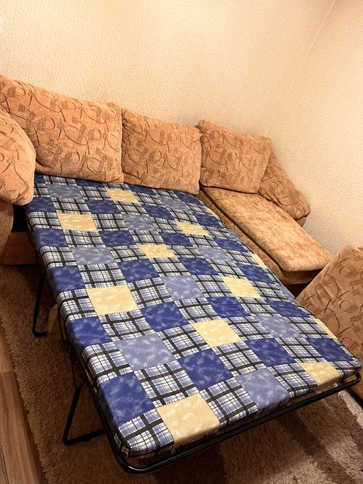 Угловой диван бежевый