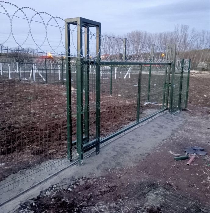 Дворни врати - оградни колове - оградни пана