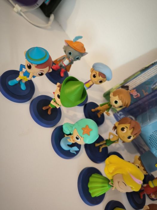 Boxa audio litera sigilată și lot de figurine fără cărți