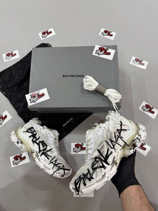Adidasi Balenciaga Runner Graffiti Albi Noi Calitate Superioara