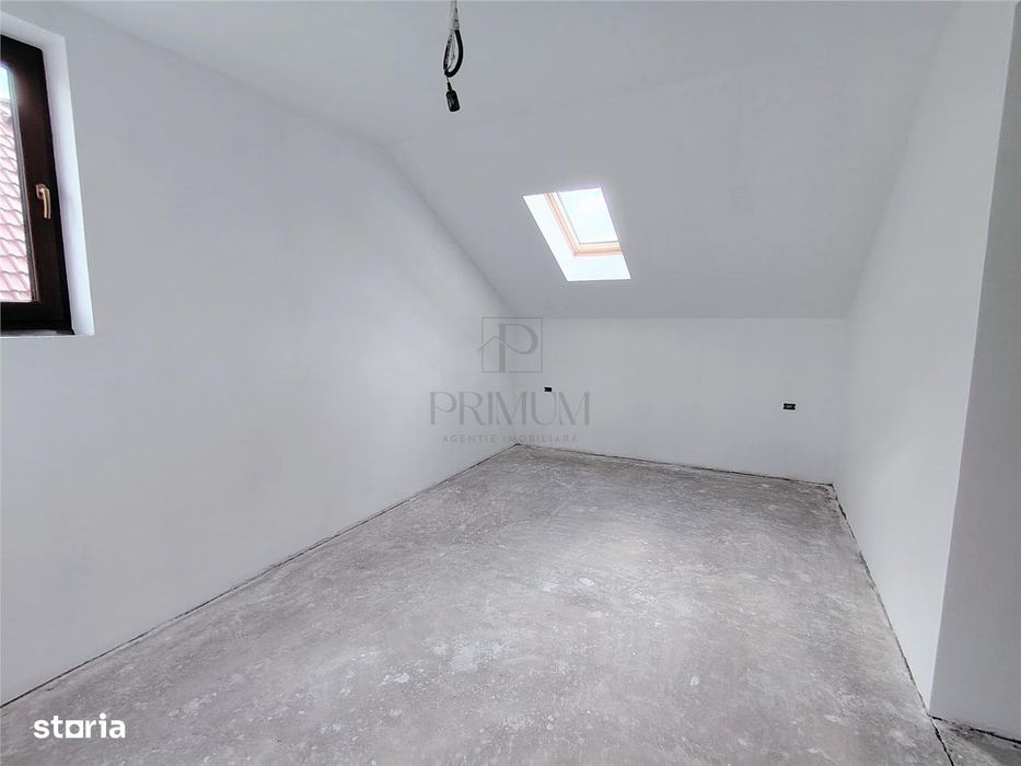 Duplex Cu Toate Utilitatile - 5 Camere - Curte Amenajata