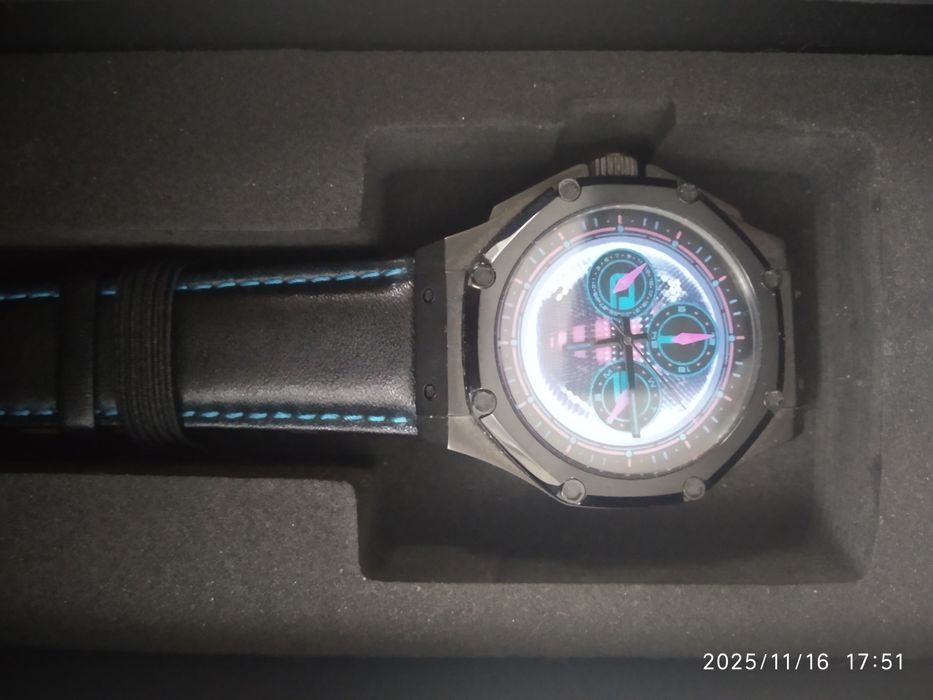 Коллекционные часы Mass effect. Обменяю на игровой ноутбук.