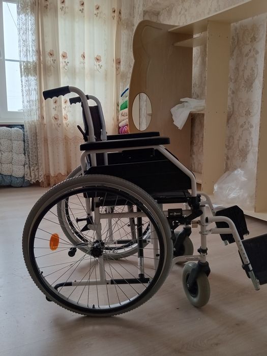 Коляска почти новая