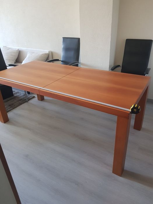 Масивна кухненска маса