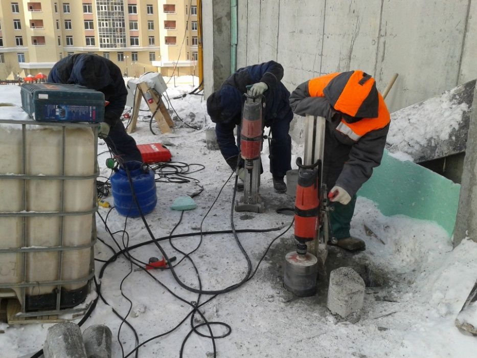 Алмазное бурение тюмень. Расценки на сверление отверстий в кирпиче.