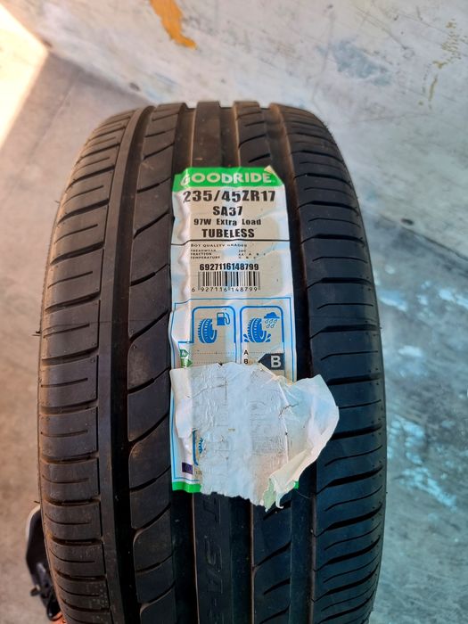 Cauciuc nou 235/45/17