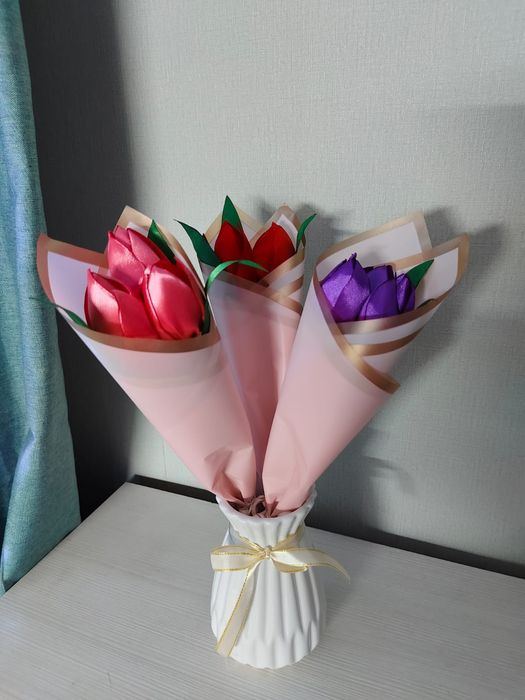 Тюльпаны из атласных лент