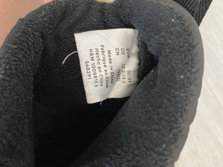 Ghetute H&M, fete, 30-31