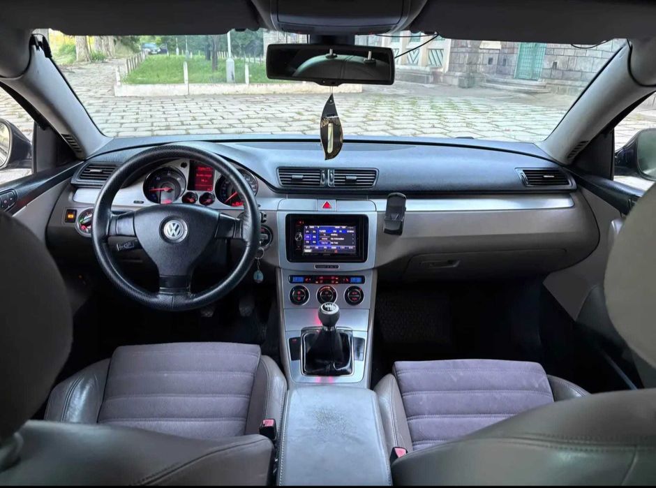 VW Passat B6 2.0 TDI 140 CP  BMP • Model 2006 • Xenon • Încălzire scaune • Navi Kenwood • 262.xxx km