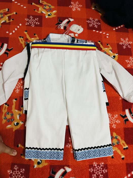 Vând costum popular traditional baietel 1-3ani